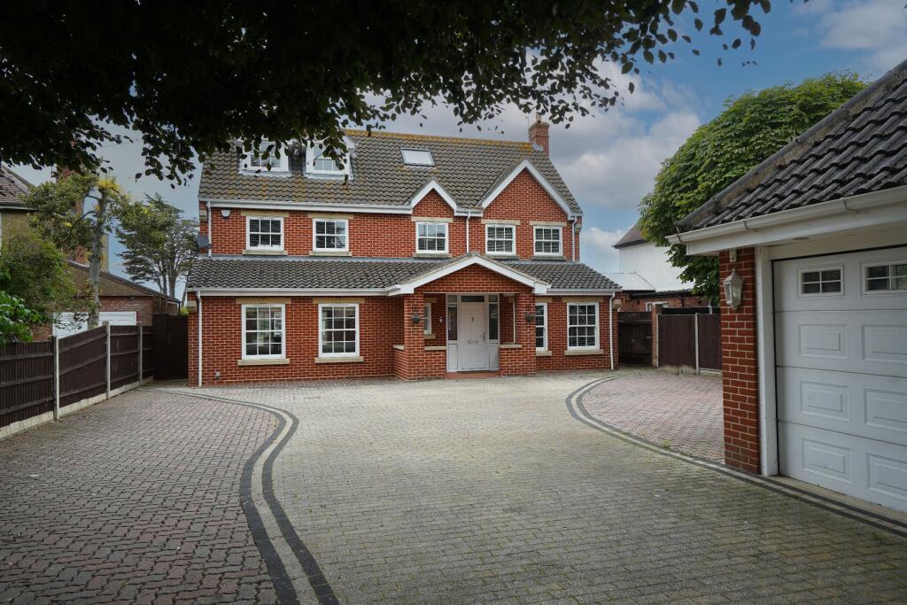 Main image of property: Yarmouth Road, Lowestoft, NR32 4AQ