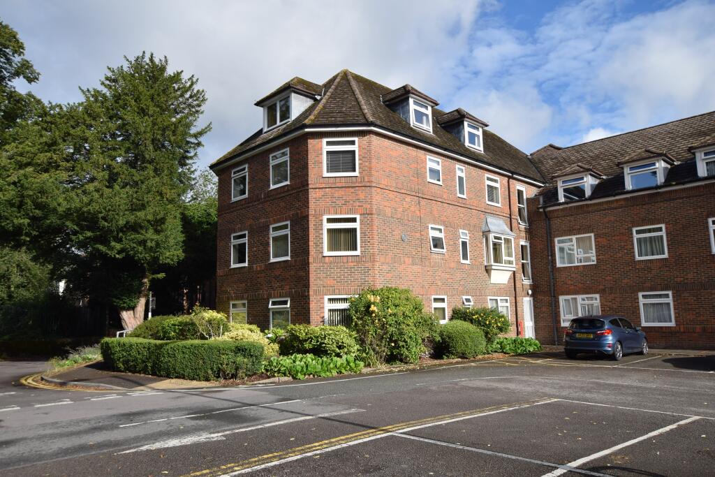 1-bed other on Lady Place Court, Market Square, Alton, Hampshire, GU34, £122,250