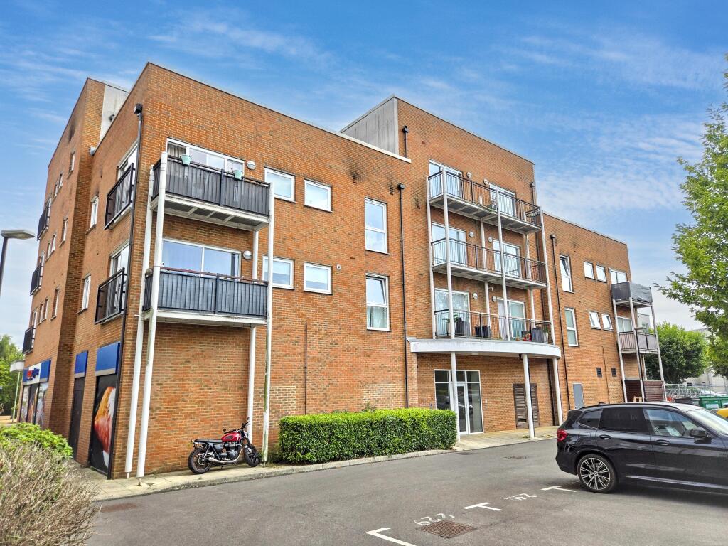 73 Canalside, Redhill, South East, RH1 2NH - View 5