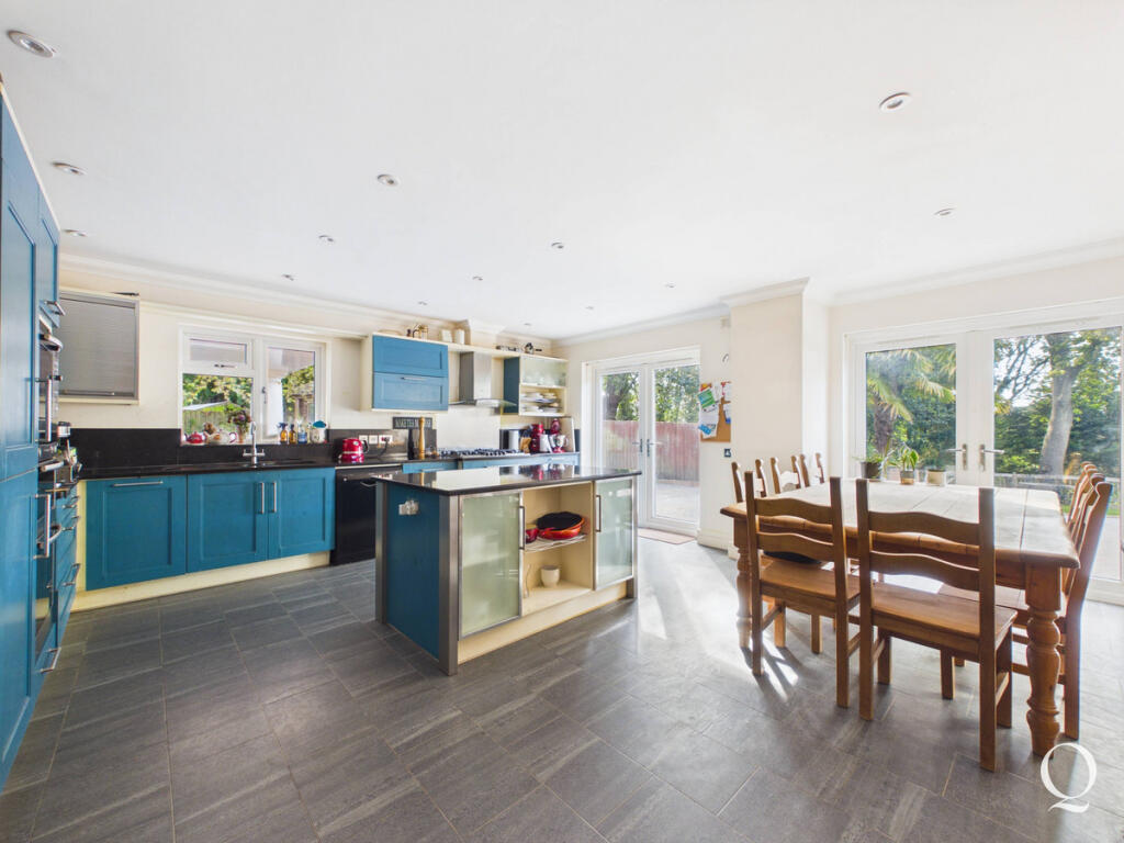 House in Merley, Hillbourne, Broadstone - More