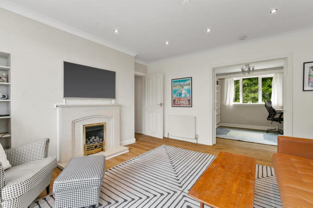 14 Hill Crescent, Clarkston, G76 photo 4