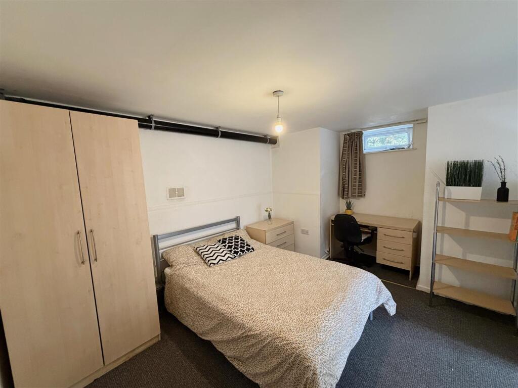 Apartment in Sheffield, Birkendale, Upperthorpe - More