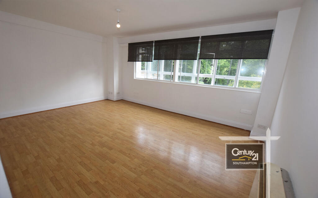 Apartment in Southampton - View 3