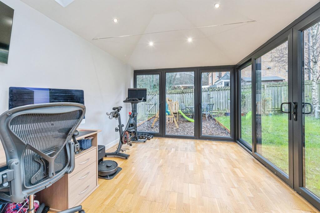 Hawthorn Lane, CLECKHEATON - View 6