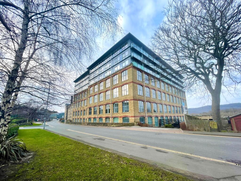 3-bed flat on The Silk Mill, Dewsbury Road, Elland, HX5 9AR, £72,000