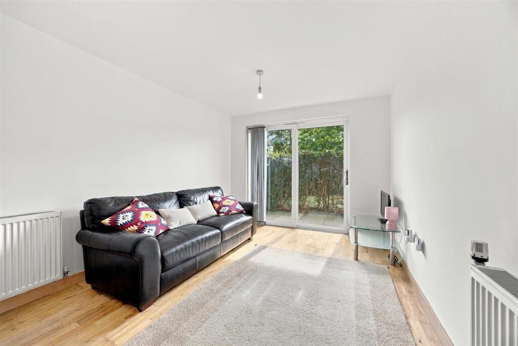 Apartment in Southall - View 4