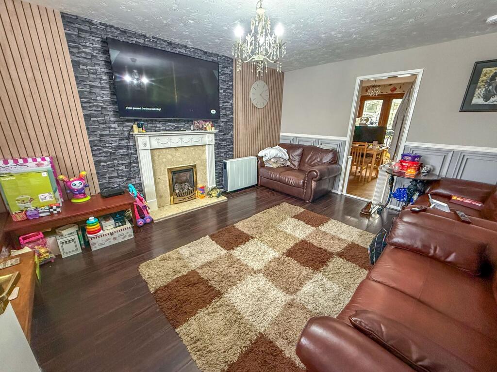 Hillside, Hartshill, CV10 photo 2