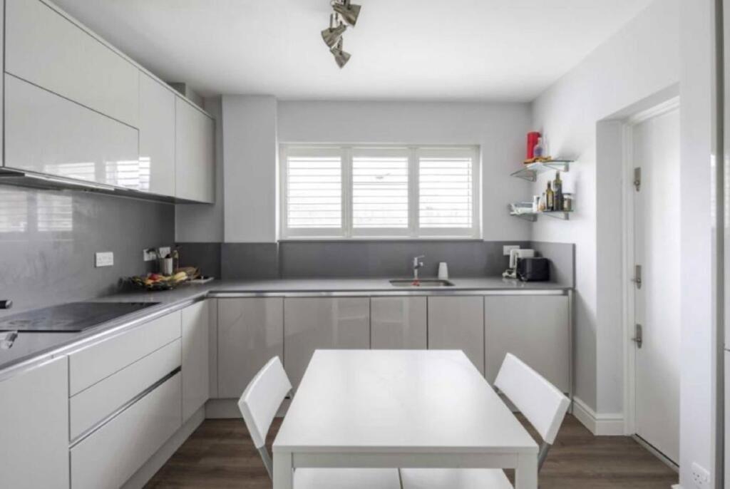 Main image of property: Kirkstall House, 
Abbots Manor, SW1V