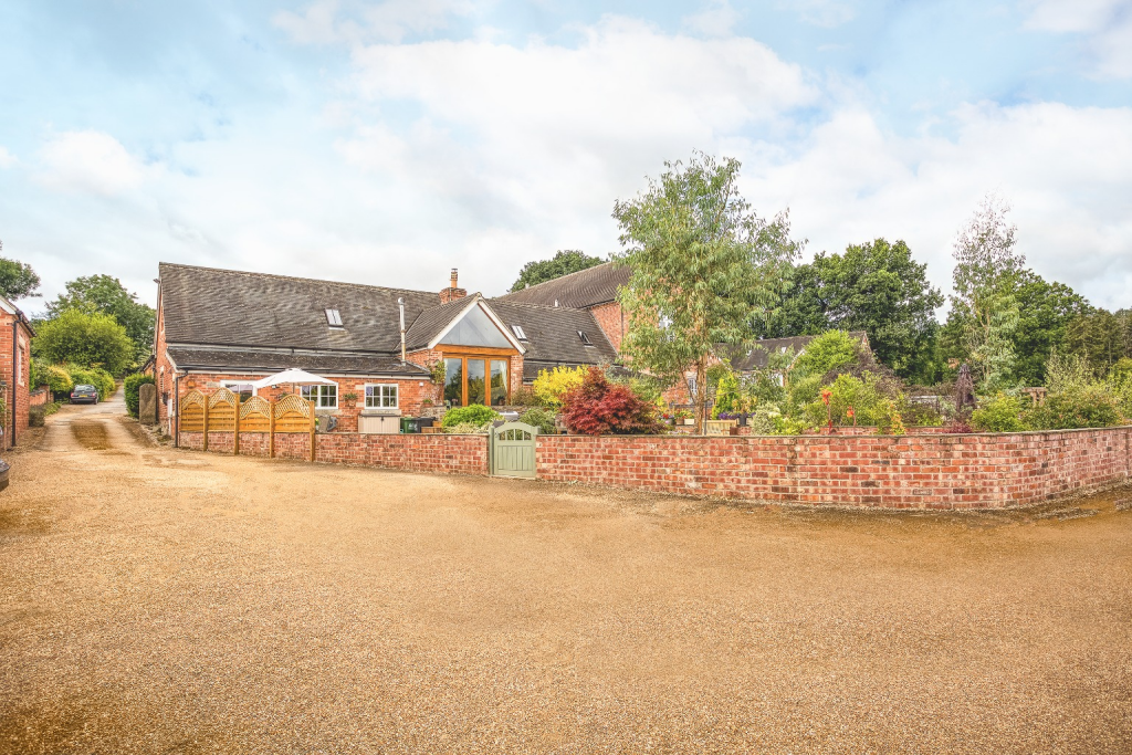 Main image of property: East Barn, Yew Tree Farm, Woodside, Morley, Ilkeston, Derbyshire, DE7 6DG