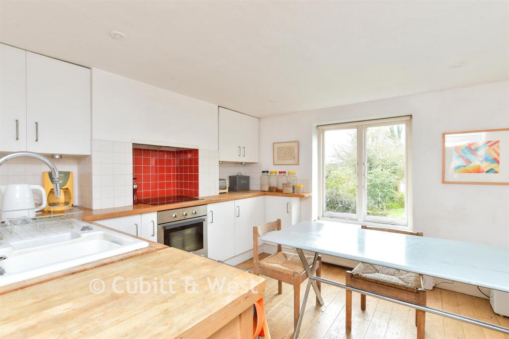 1 Navigation Cottages photo 4