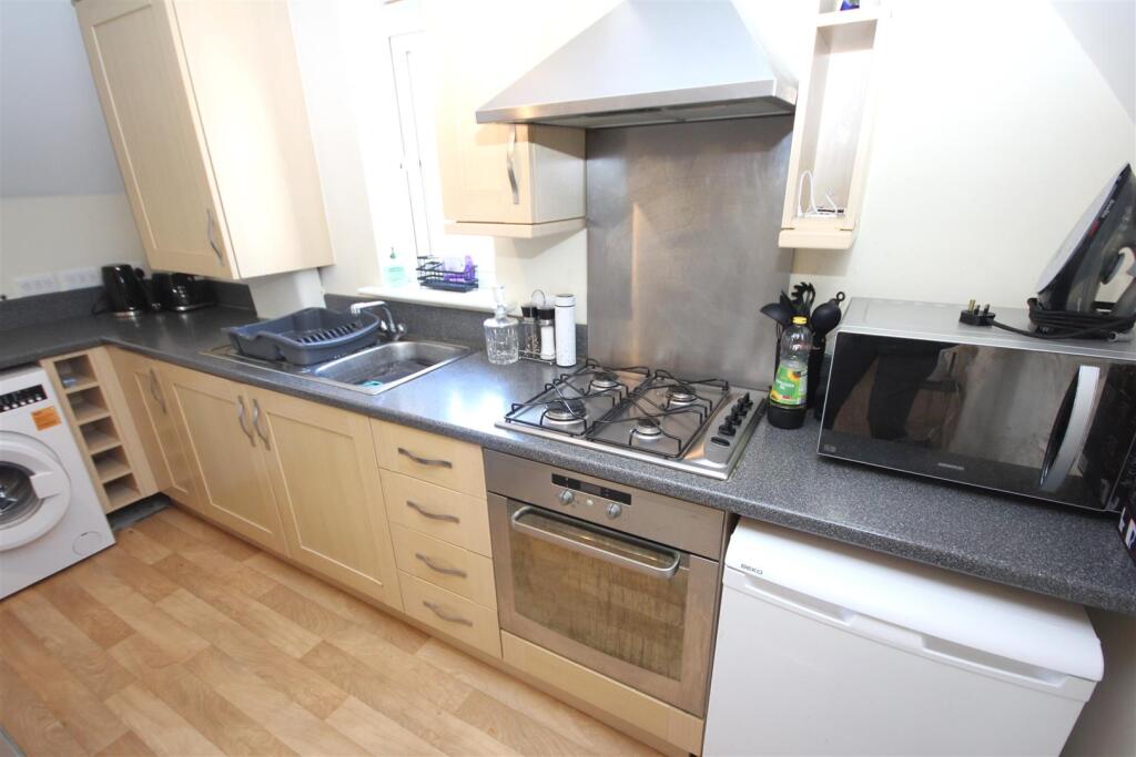 Park Cottage Drive, Titchfield Park photo 3