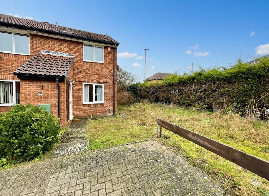 2-bed semi-detached on Heron Drive, Luton, Bedfordshire, LU2 7LZ, £280,000