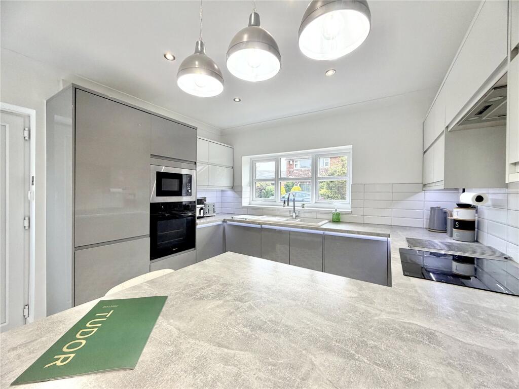 Richmondfield Crescent, Barwick In Elmet, LS15 photo 4