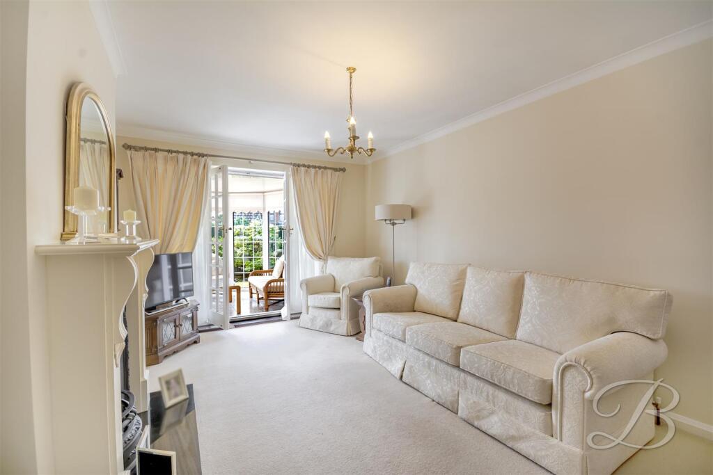 House in Mansfield, Nottinghamshire - View 3
