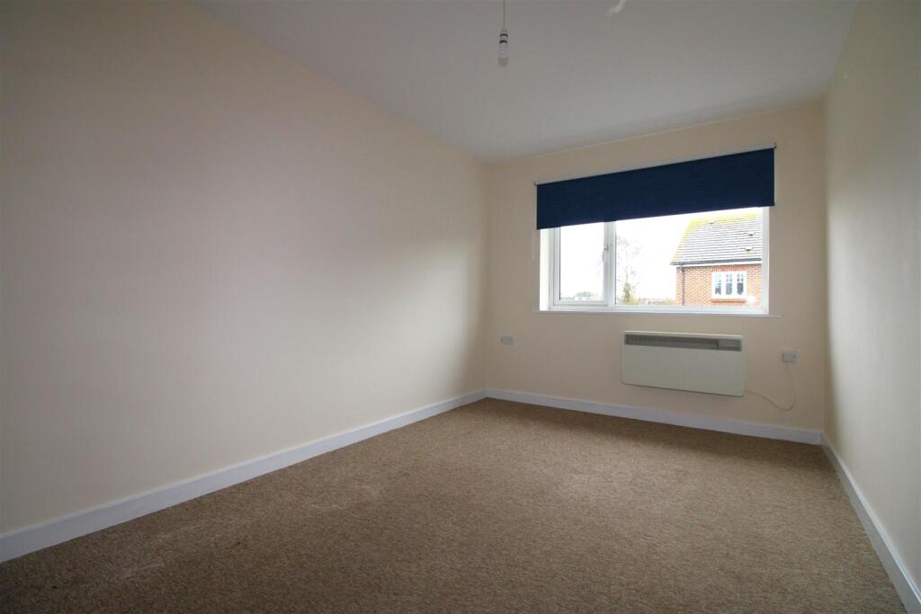 Apartment in Littlehampton, Wick - View 4