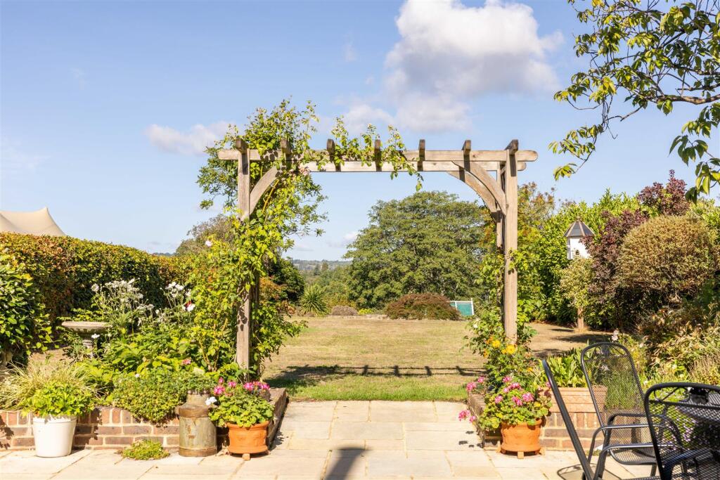 House in Reigate, South Park - View 3
