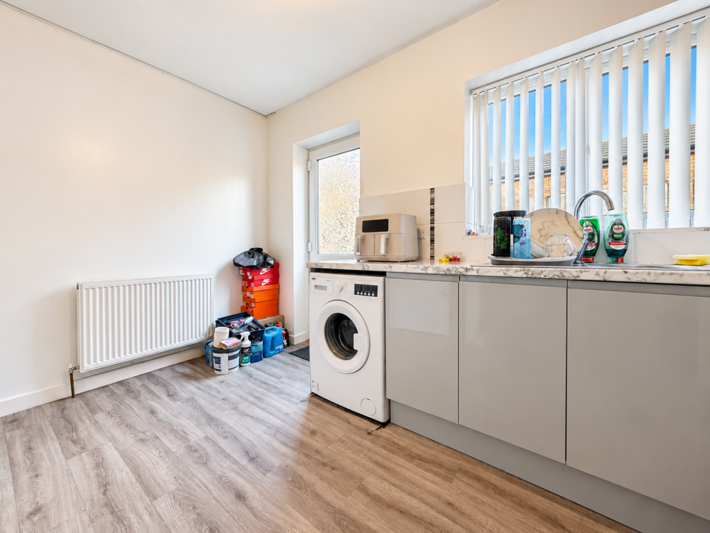 House in Keighley, Holy Croft - View 4