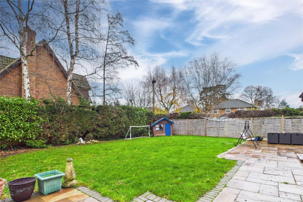 House in Finchampstead - More