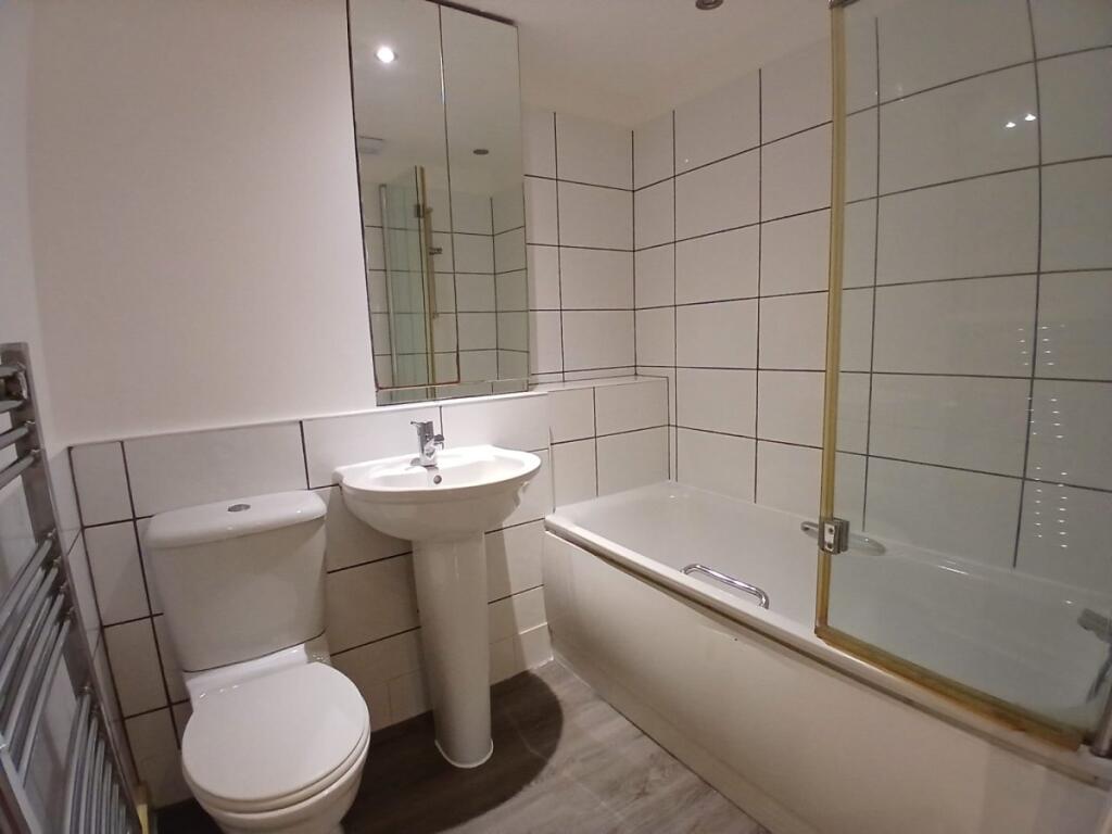 Apartment in Reigate and Banstead, Surrey - View 5