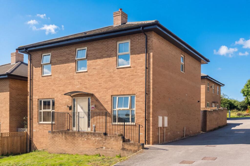 4-bed detached on Tivey Road, Eckington, S21, £440,000