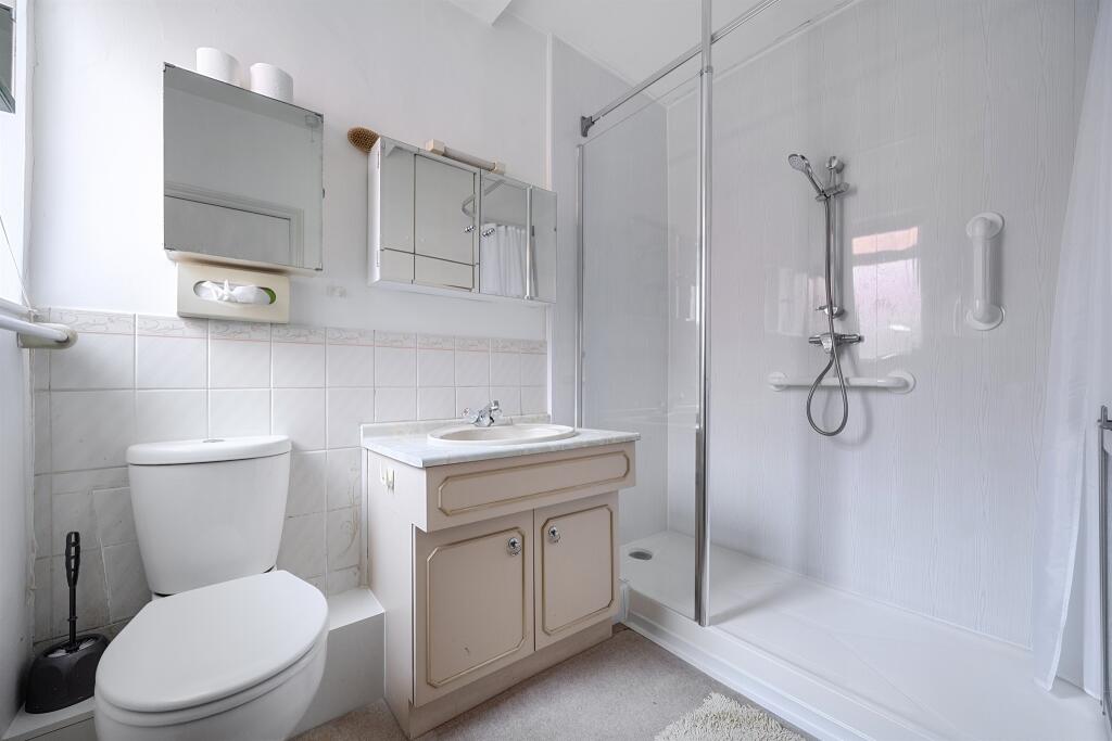 House in Maidenhead, Windsor and Maidenhead - More