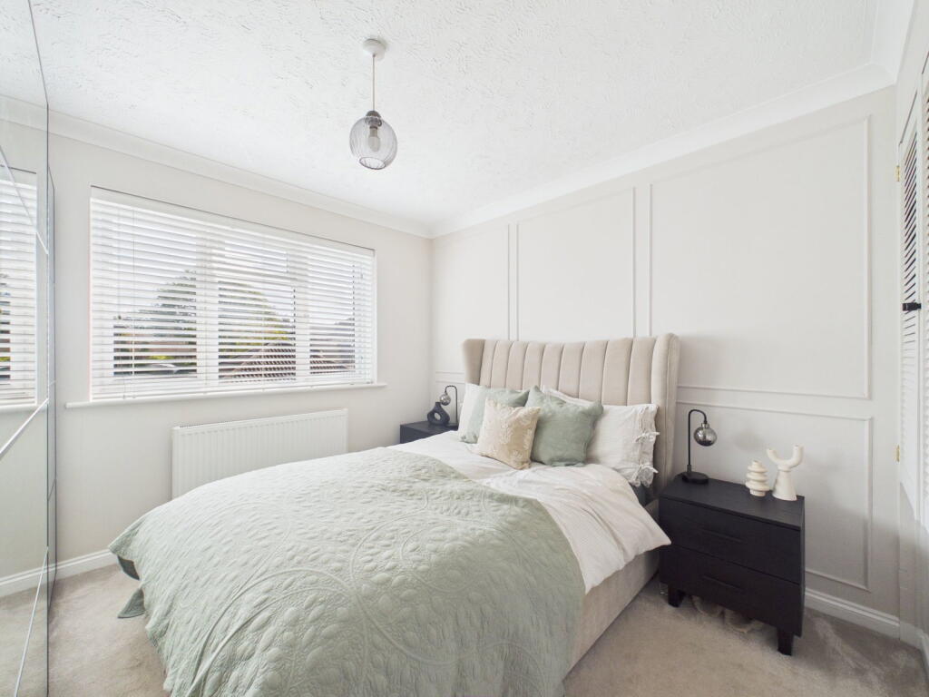 House in Horsham, North Horsham - More