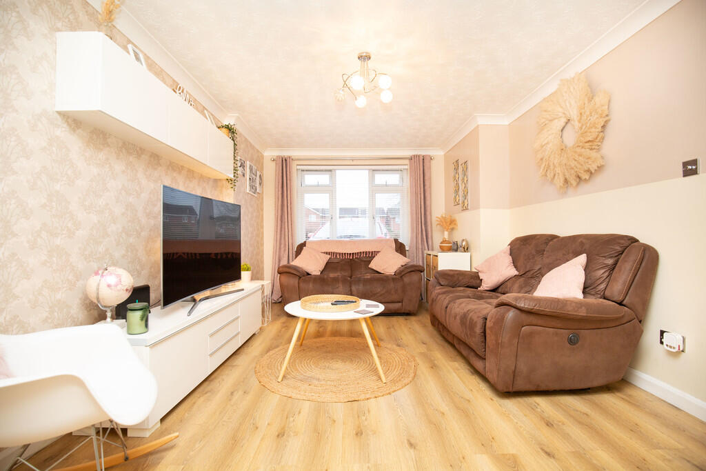 Warwick Drive, Atherstone photo 3