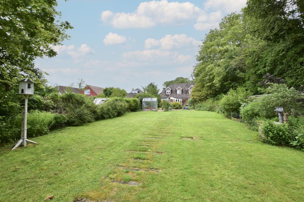 Tring Road, Gubblecote, Tring, HP23 – další