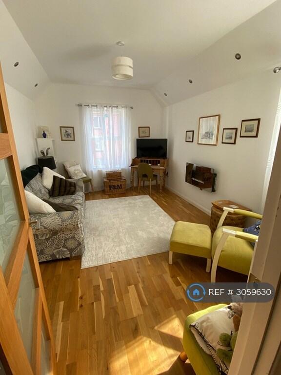 Apartment in Torquay - More