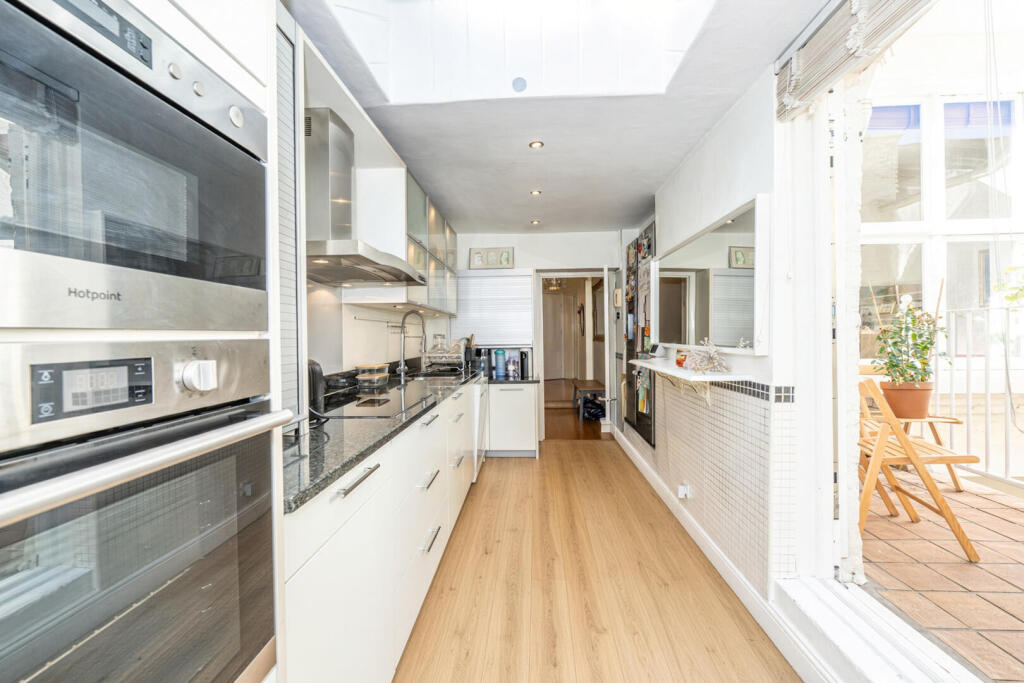 Apartment in London - More