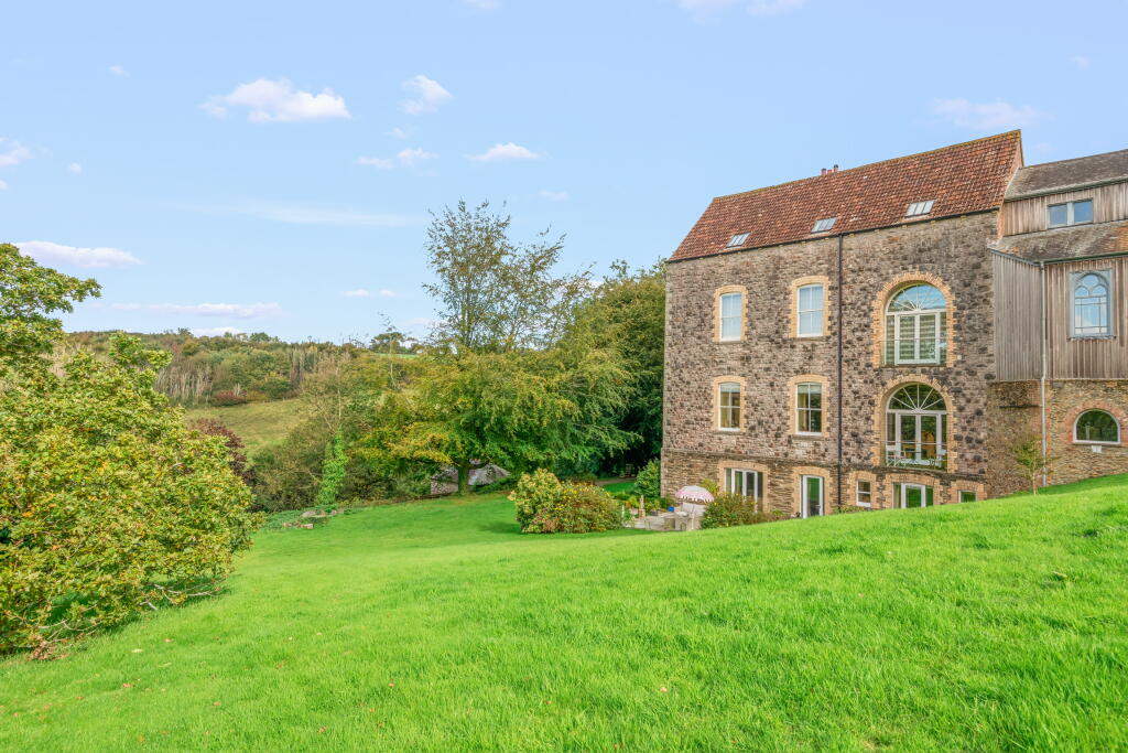 Main image of property: Woodleigh, Kingsbridge