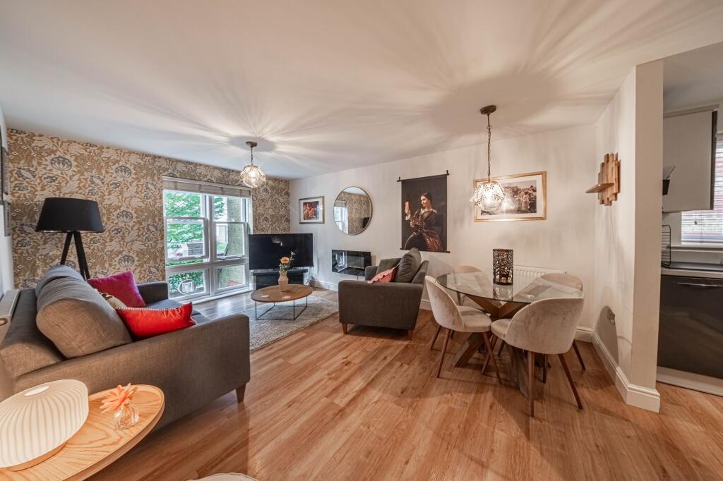 Apartment in Redhill - More