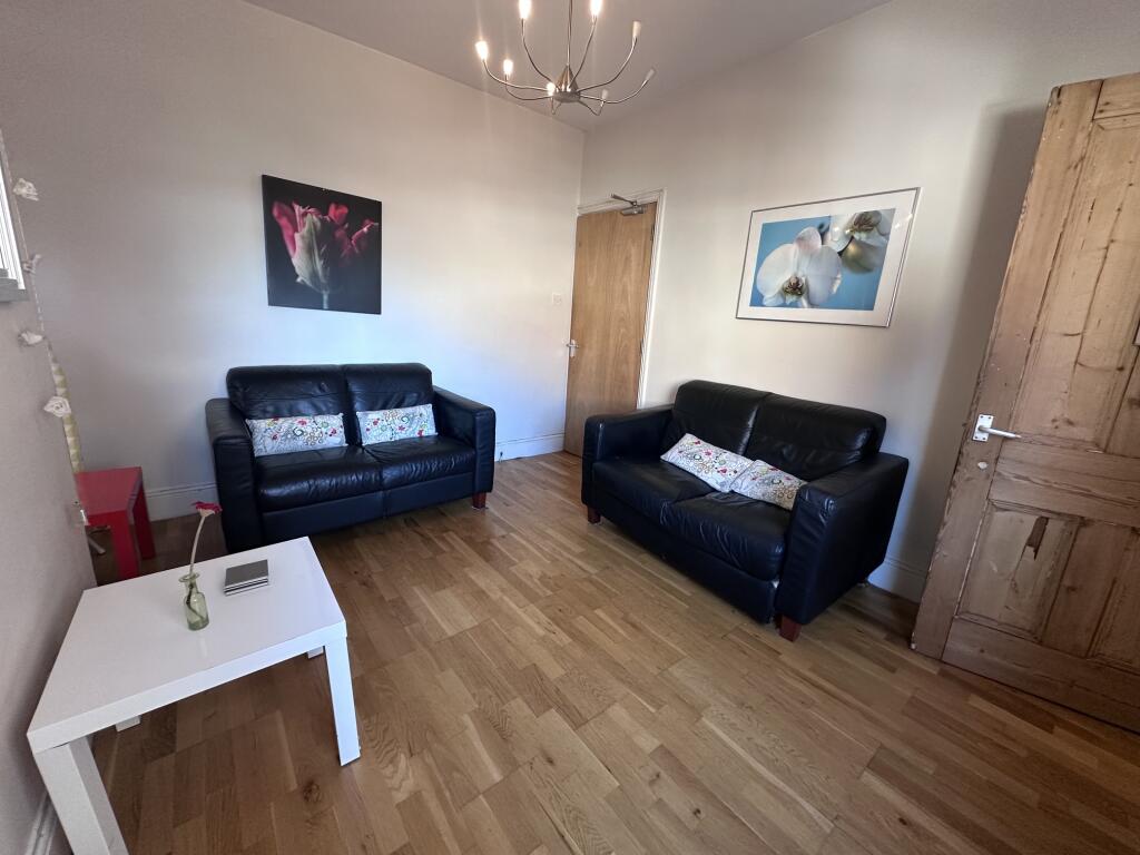 House in Nottingham, Nottinghamshire - More