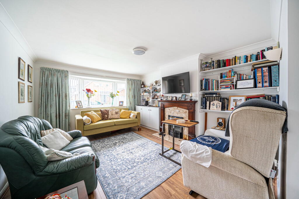 Hunters Close, Oakley, Basingstoke, RG23 7BG photo 4