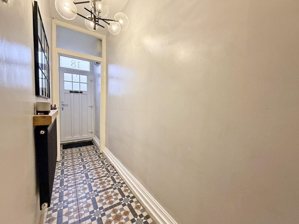 House in Rhondda Cynon Taff. CF72 9QH, Llanharan - More