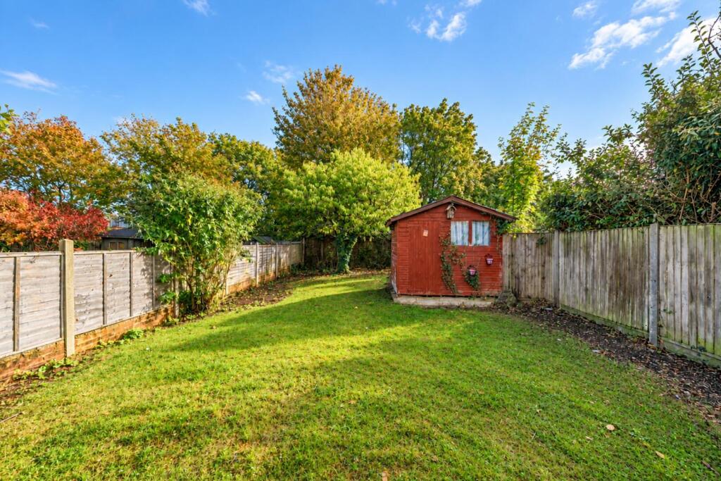 House in Basingstoke and Deane, Kempshott - View 2