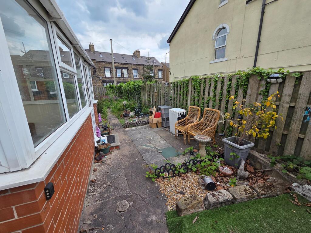 2-bed detached on Dodworth Road, Barnsley, S70, £185,000