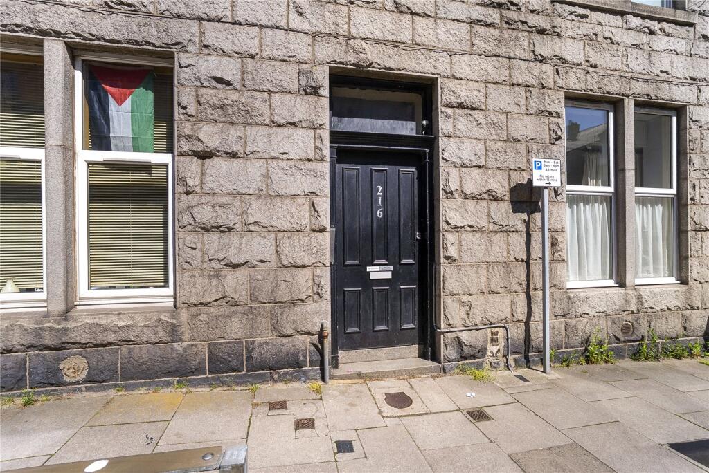 Main image of property: 216 Rosemount Place, Aberdeen, AB25 2XR
