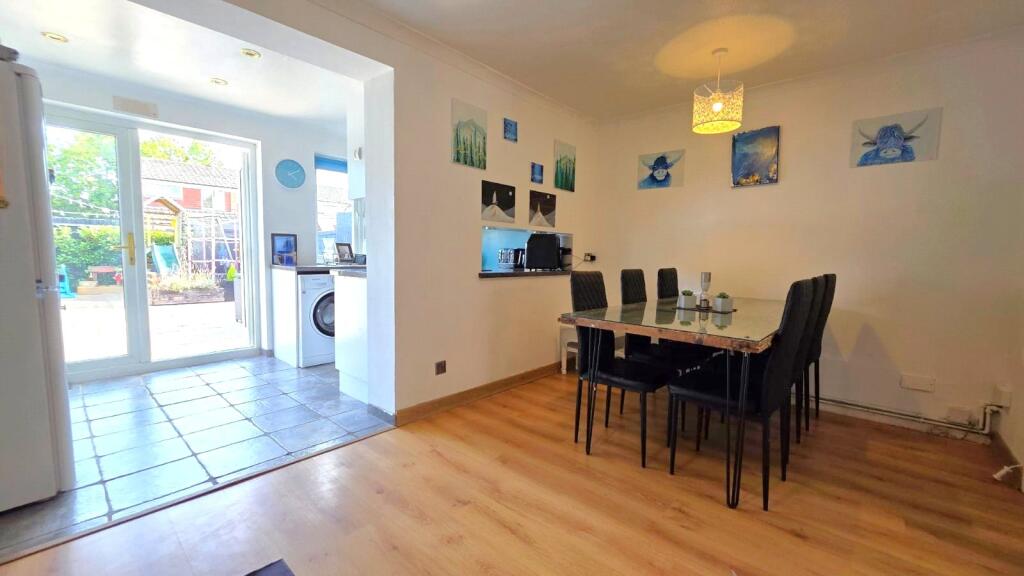 House in Reigate and Banstead, Meath Green, Horley - View 4