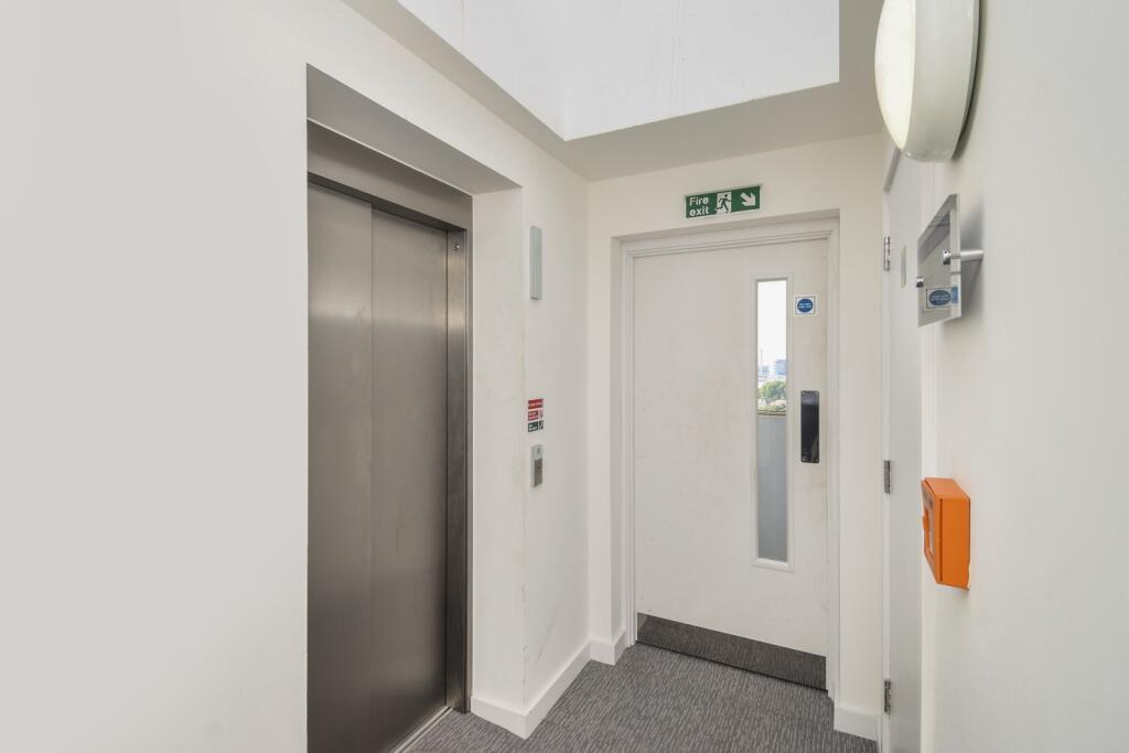 Apartment in London - View 5
