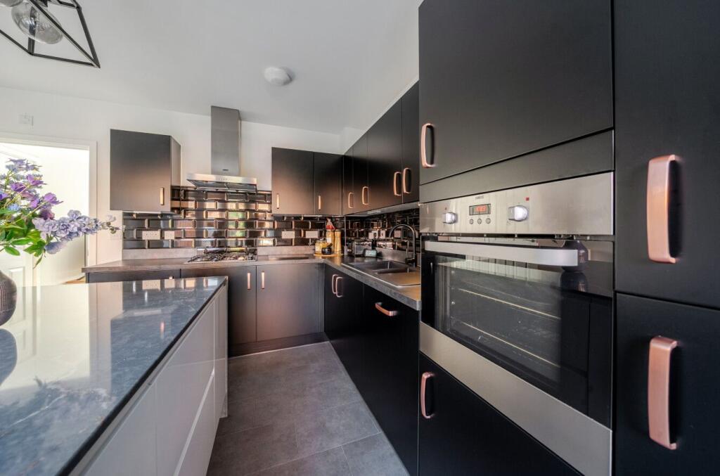 Brockway Close, Amesbury, SP4 7DU photo 4