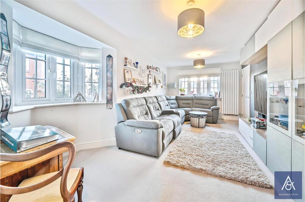 House in Brackley, Foxhills, Radstone Fields - View 3