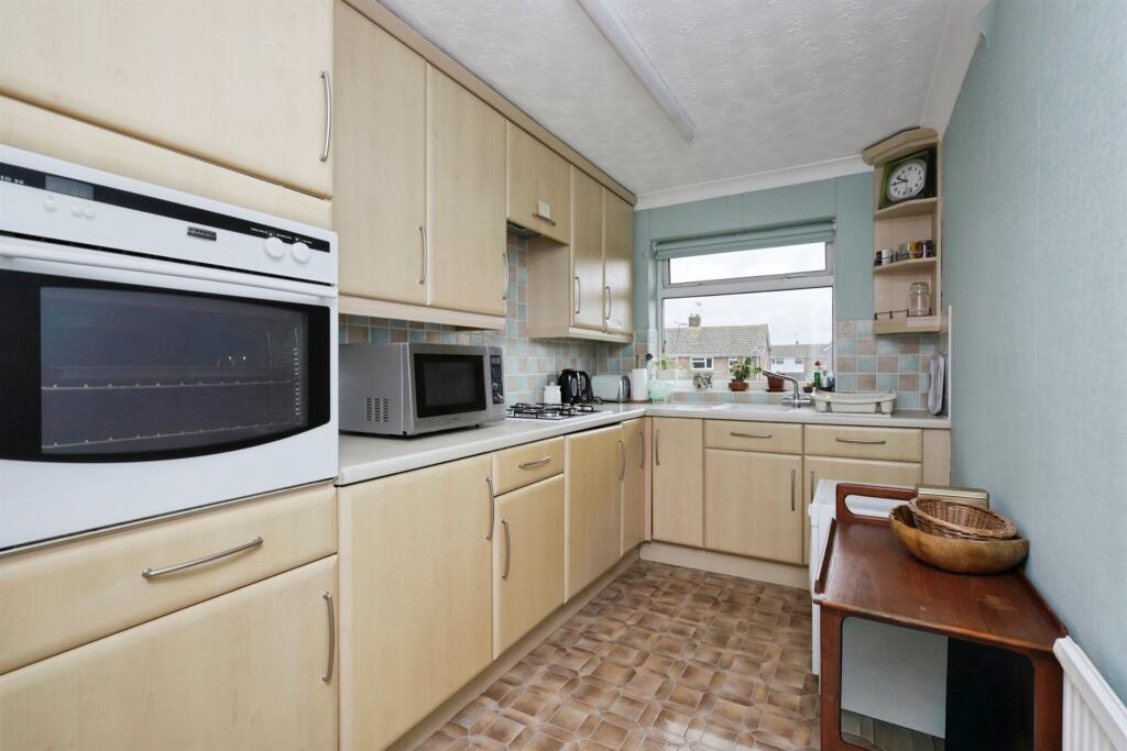 Martletts, Eastbourne photo 4