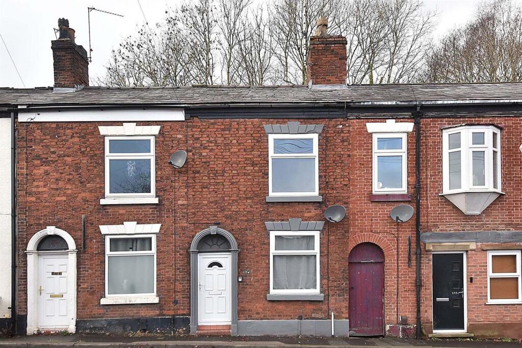 2-bed terraced on London Road, Macclesfield, £140,000