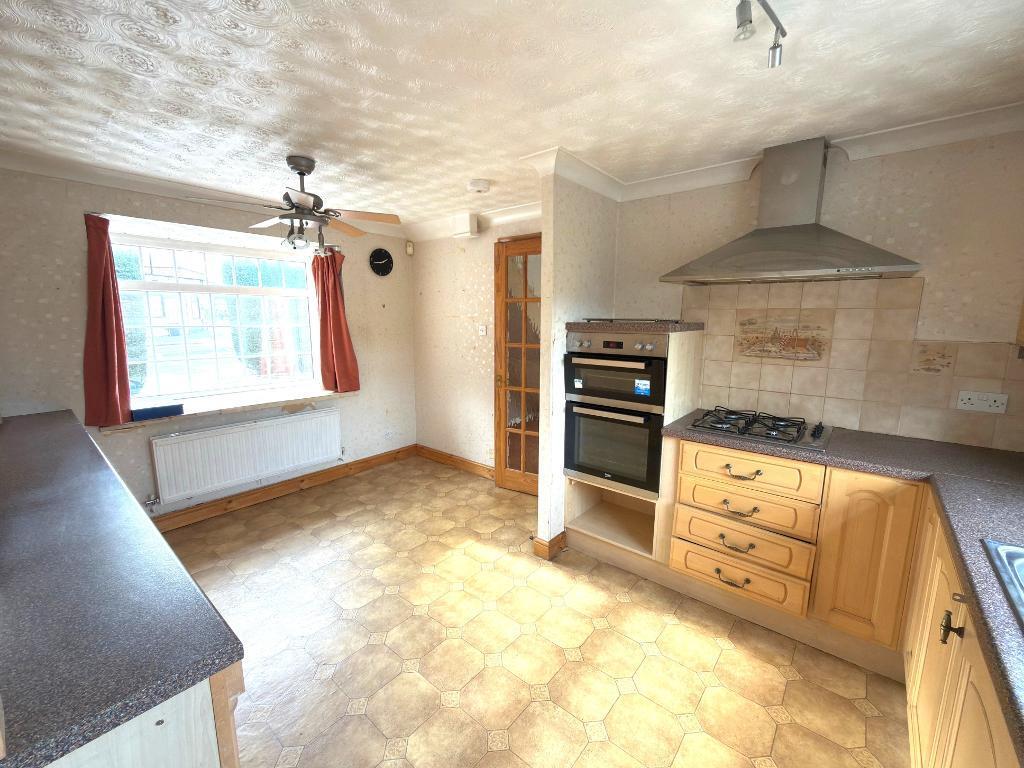 Grange Avenue, Leagrave, Luton, Bedfordshire, LU4 9AU photo 3