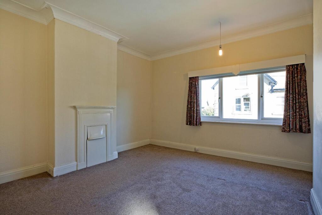 House in Bradford, Kirklands, Menston - More