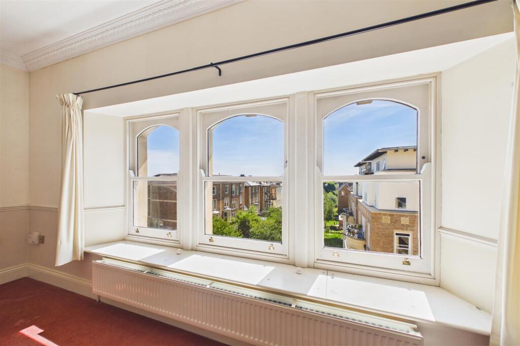 Apartment in Bristol - View 3