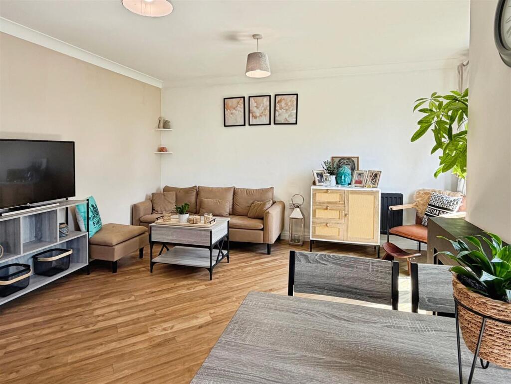 Apartment in West Suffolk, Red Lodge - View 5