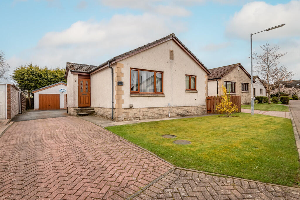 Main image of property: The Willows, Kelty