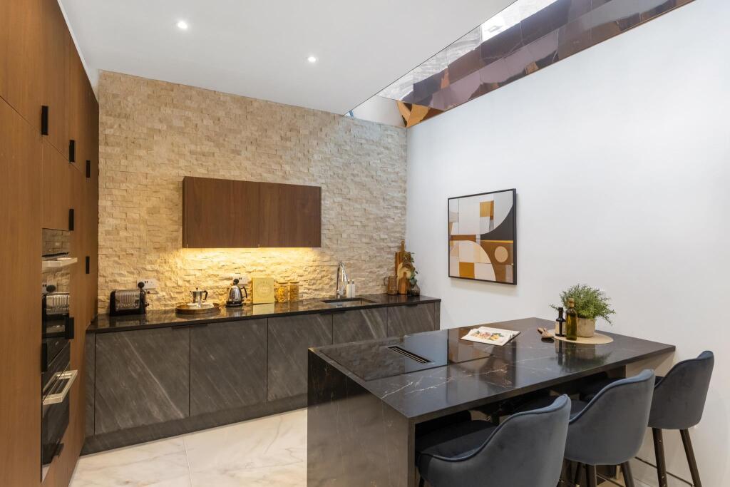 House in London, Earl's Court - More